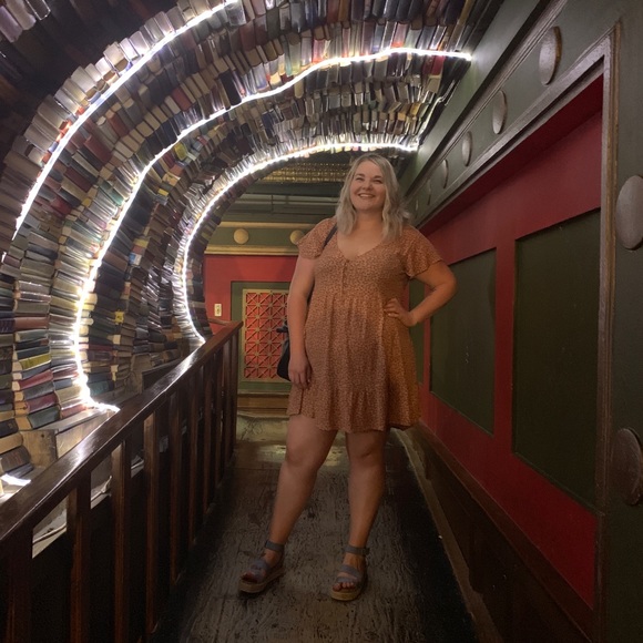 Meet your Posher, Breanna - Picture 4 of 4